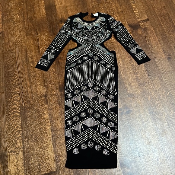 Beyond gorgeous crystal embellished evening dress! - Picture 3 of 7